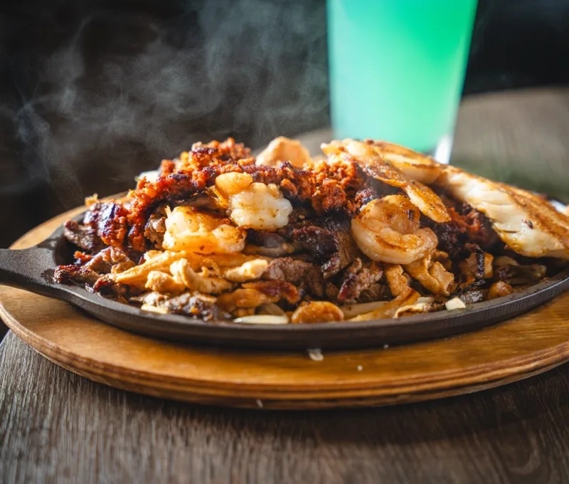 Sizzling fajitas mar y tierra at El Sombrero